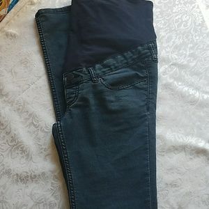 H&M size 6 Maternity skinnies in dark wash